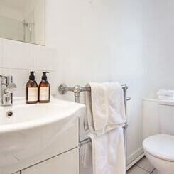 Hill Street, London, W1J