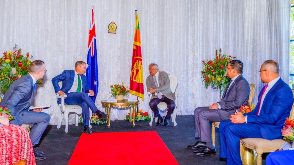 பிரீமியர் (Premier)  ரோஜர் குக் உடன் ஜனாதிபதி இருதரப்பு கலந்துரையாடல்