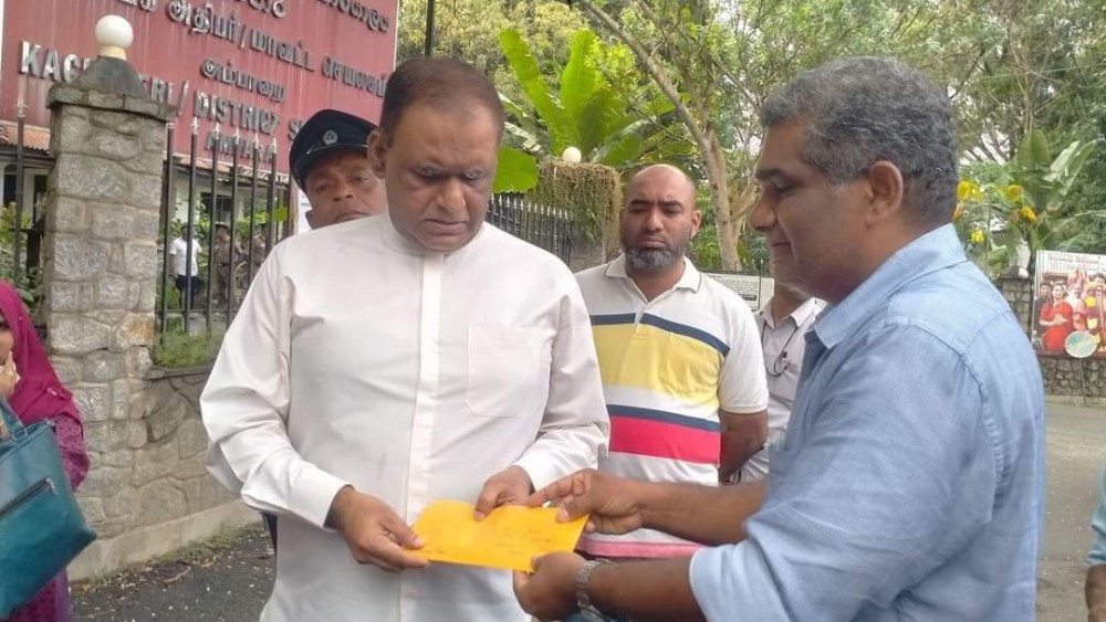 இடமாற்றப் பட்டியலை இரத்துச் செய்யக் கோரி அம்பாறையில் ஆசிரியர்கள் ஆர்ப்பாட்டம்