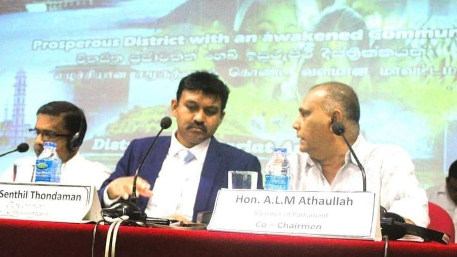 சர்ச்சைக்குரிய ஆசிரியர் இடமாற்றத்தை மாவட்டத்தினுள் முன்னெடுக்கத் தீர்மானம்