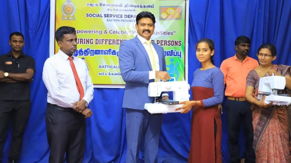 மாற்றுத்திறனாளிகளுக்கு சுயத்தொழில் உபகரணங்கள்