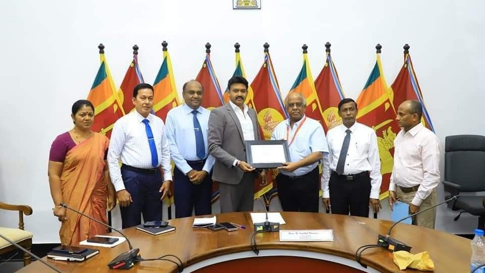 55 பாடசாலைகளுக்கு ஸ்மார்ட்போர்ட்