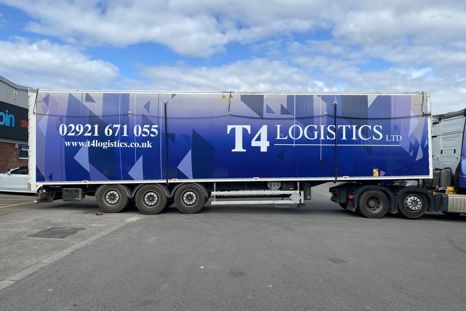 T4 Logistics - 2x 43ft Walking Trailers