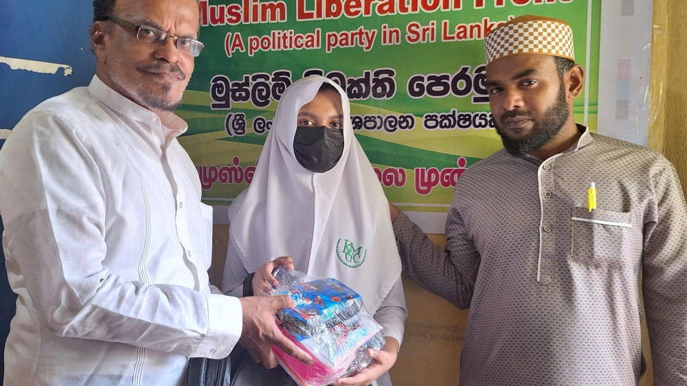 மாணவர்களுக்கான உபகரணங்கள் அன்பளிப்பு நிகழ்வு