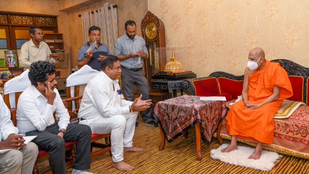 மகா சங்கத்தினர் பாராட்டு