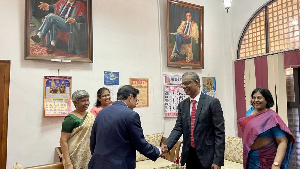 மத்திய வங்கி ஆளுநரின் விஜயம் 