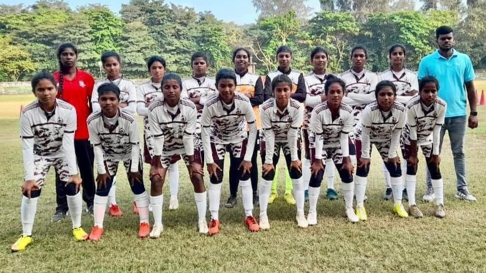 பாடசாலைகளிடையேயான உதைபந்தாட்டப் போட்டி 