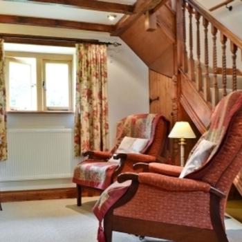Cosy Wood Beamed Cottage On Equestrian Farm, Noverton Lane