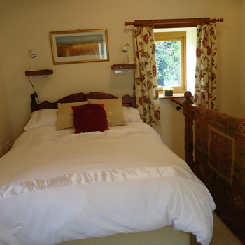 Cosy Wood Beamed Cottage On Equestrian Farm, Noverton Lane