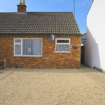 Victoria Street 3 Bedroom town Centre House town with Parking