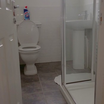 Light & Airy 2 Bedroom Apartment With Garden & Parking, Elmfield Avenue