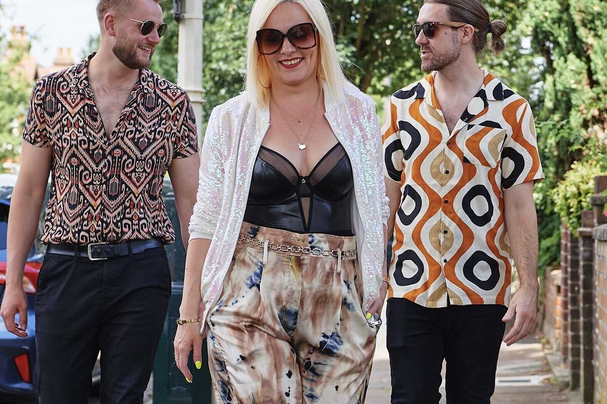 Out-Out Dj Live band