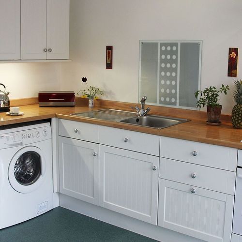 New Barn Lane, 3 bedroom bungalow Cheltenham racecourse, 6 single beds !