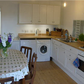 New Barn Lane, 3 bedroom bungalow Cheltenham racecourse, 6 single beds !