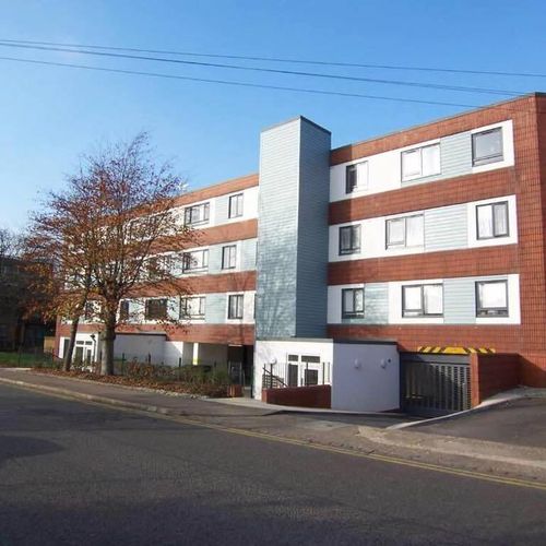 QUEENSWAY, BLETCHLEY - 2 BEDROOM PENTHOUSE