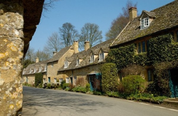 Taxis Bourton on the water, Taxis stow on the wold, Taxis in the costswolds