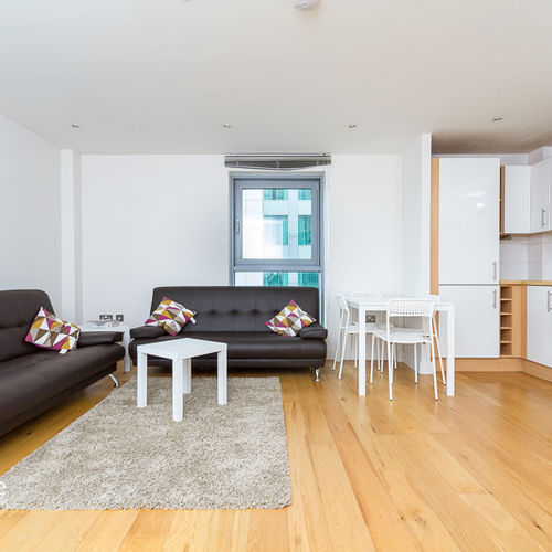MERIDIAN PLAZA CARDIFF CITY CENTRE ONE BEDROOM FURNISHED APARTMENT WITH BALCONY