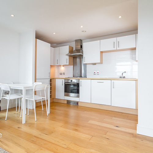 MERIDIAN PLAZA CARDIFF CITY CENTRE ONE BEDROOM FURNISHED APARTMENT WITH BALCONY
