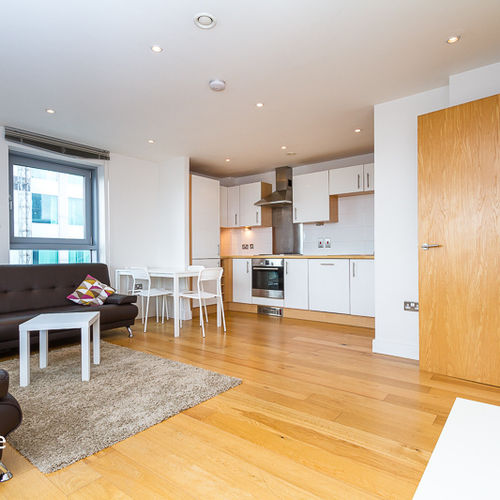 MERIDIAN PLAZA CARDIFF CITY CENTRE ONE BEDROOM FURNISHED APARTMENT WITH BALCONY