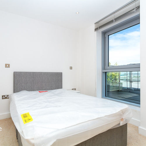 MERIDIAN PLAZA CARDIFF CITY CENTRE ONE BEDROOM FURNISHED APARTMENT WITH BALCONY