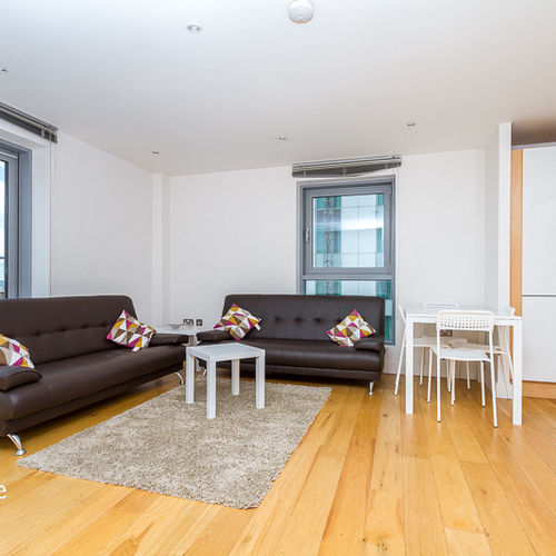 MERIDIAN PLAZA CARDIFF CITY CENTRE ONE BEDROOM FURNISHED APARTMENT WITH BALCONY