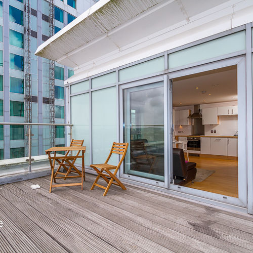 MERIDIAN PLAZA CARDIFF CITY CENTRE ONE BEDROOM FURNISHED APARTMENT WITH BALCONY