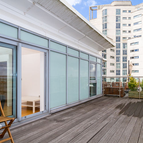 MERIDIAN PLAZA CARDIFF CITY CENTRE ONE BEDROOM FURNISHED APARTMENT WITH BALCONY