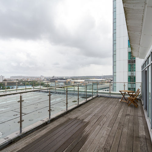 MERIDIAN PLAZA CARDIFF CITY CENTRE ONE BEDROOM FURNISHED APARTMENT WITH BALCONY