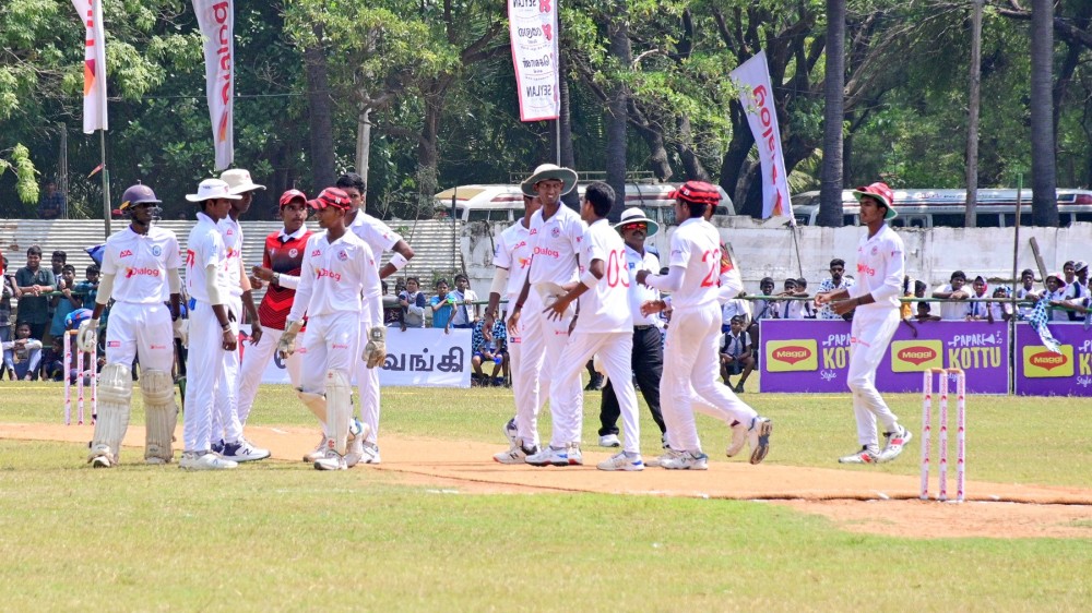 வடக்கின் பெரும்போர் - சென். ஜோன்ஸ் வலுவான நிலையில்