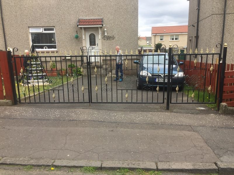 Thistle design gates