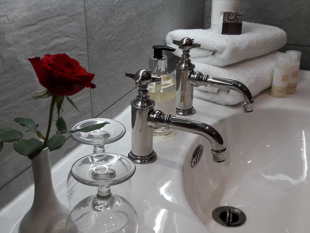 Deluxe Suite/Apartment - "Lilac Cottage"