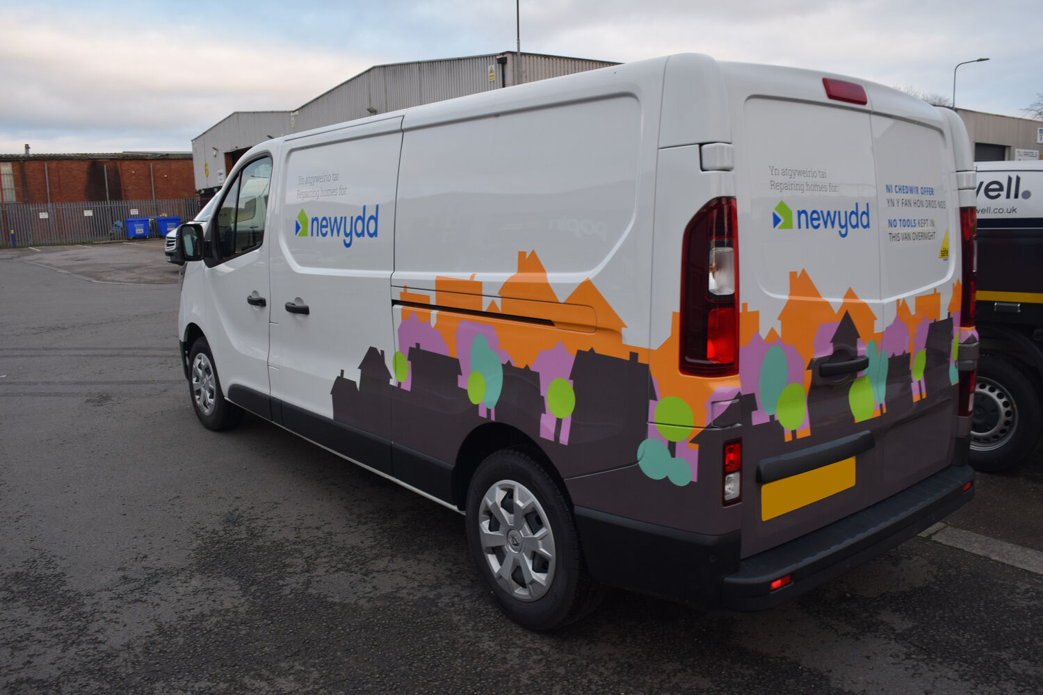 Newydd - 4x Renault Trafic