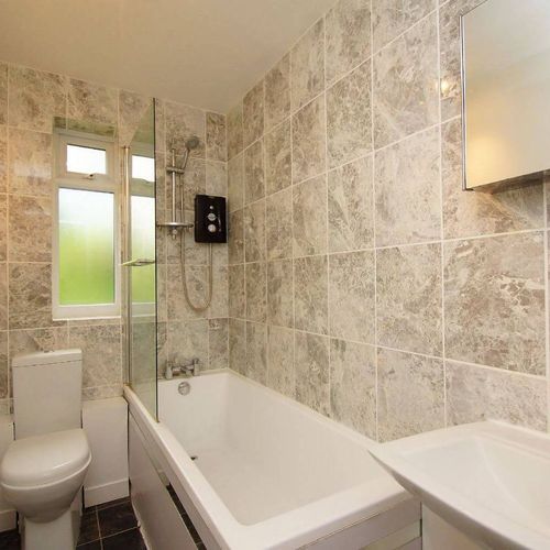 Lansdown Castle Drive ground floor apartment For 3 Nr cheltenham Railway Station