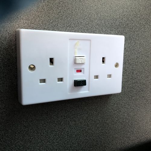 Mazda Bongo 4 Berth High Top Camper - 2.0 Petrol Automatic - 2000 (V)reg Facelift