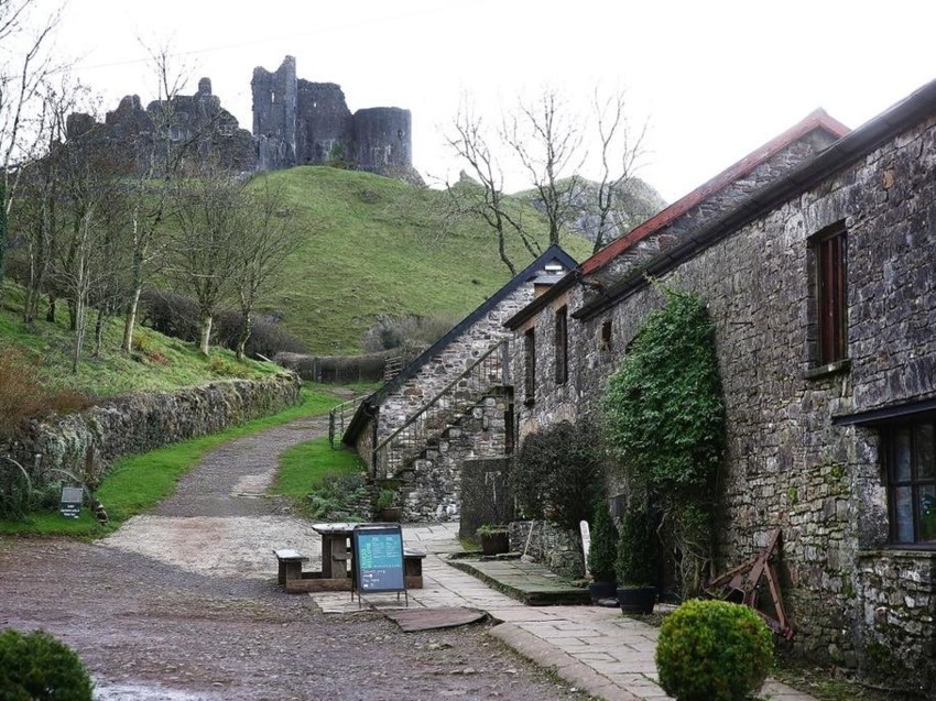 Carreg Cennen Castle, Attractions Llandeilo, Weddings Carmarthenshire