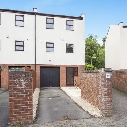 Cleevelands Drive 4 bedrooms, 3 bathrooms by the racecourse roundabout in Cheltenham!