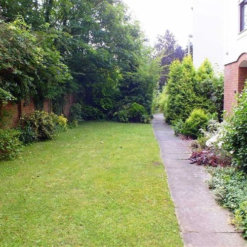 Cleevelands Drive 4 bedrooms, 3 bathrooms by the racecourse roundabout in Cheltenham!