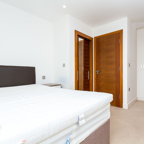 HAYES APARTMENTS CARDIFF CITY CENTRE FURNISHED TWO BEDROOM APARTMENT