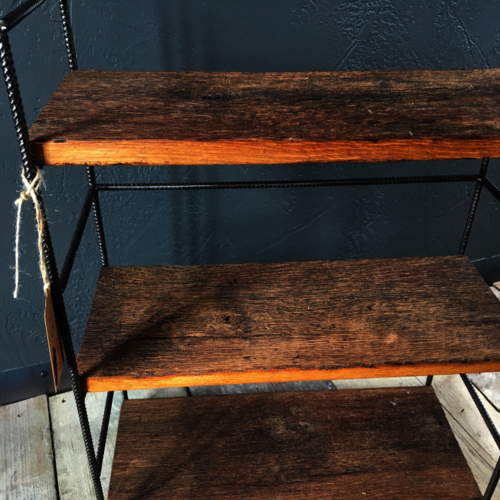 Oak shelves with reed bar metal detail
