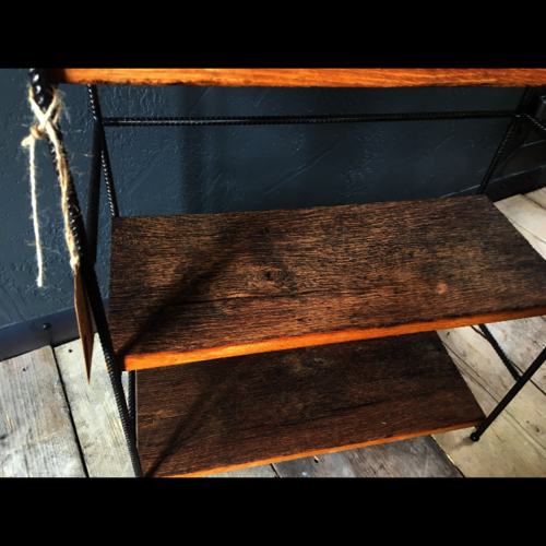 Oak shelves with reed bar metal detail