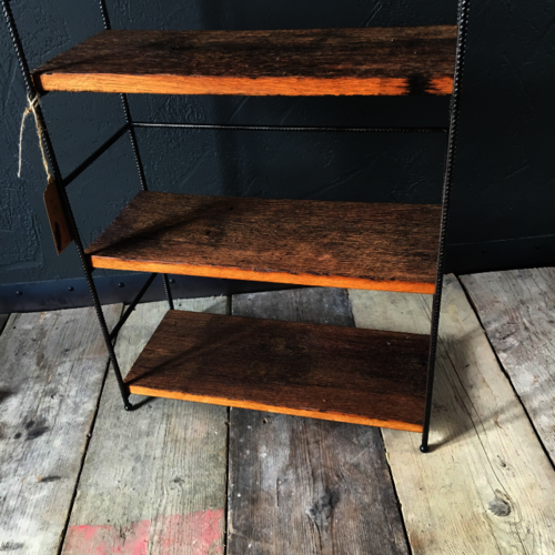 Oak shelves with reed bar metal detail