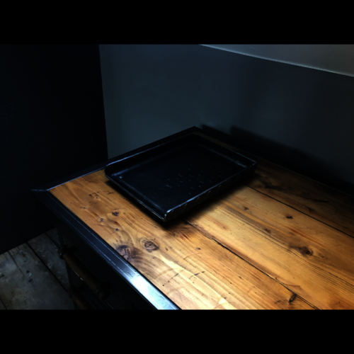 Chequer plate metal paper tray