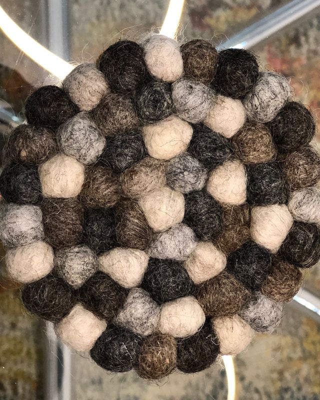 GREY PEBBLE HOTPADS/TRIVETS