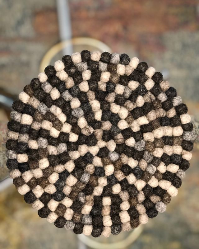 SMALL BALL GREY PEBBLE HOTPADS/TRIVETS