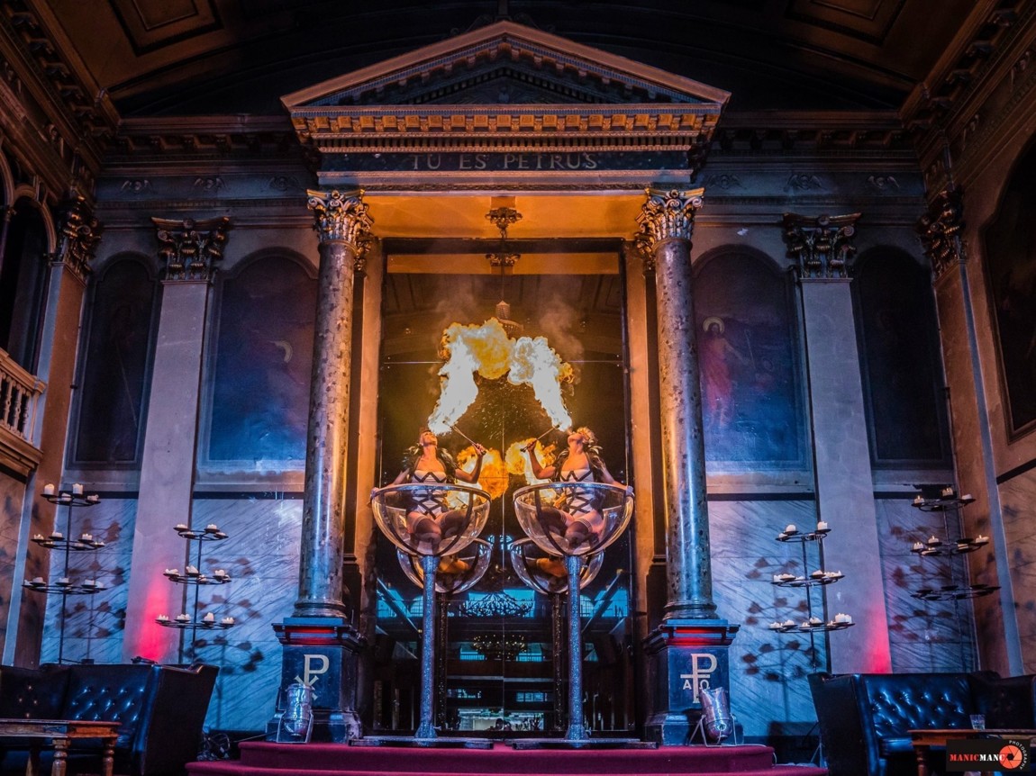 Matching Giant Martini Glass Performers Dancers Entertainment Events UK GMODELS