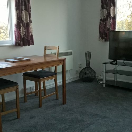 Walk to The Railway Station,Lansdown Castle Drive 2 bedroom Apartment For 3