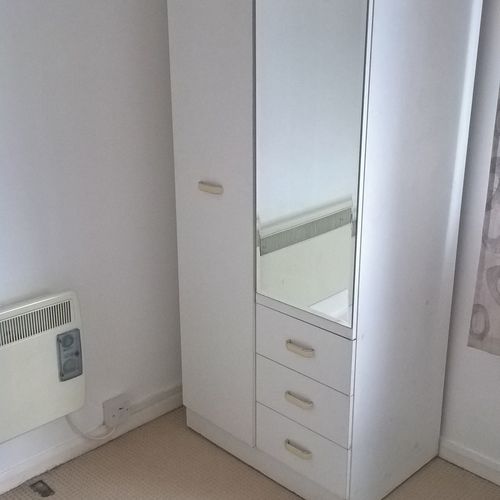 Walk to The Railway Station,Lansdown Castle Drive 2 bedroom Apartment For 3