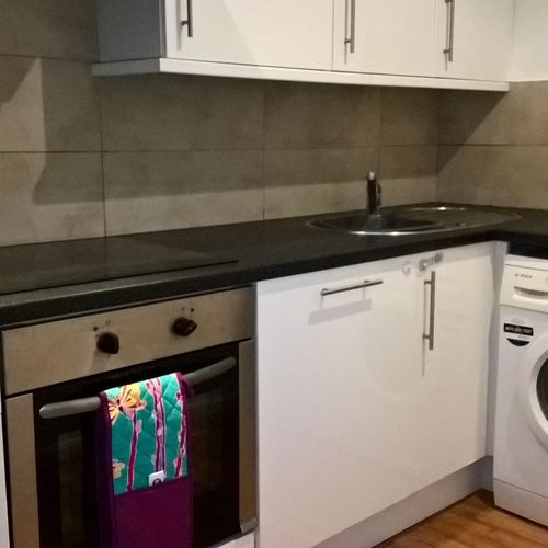 Walk to The Railway Station,Lansdown Castle Drive 2 bedroom Apartment For 3