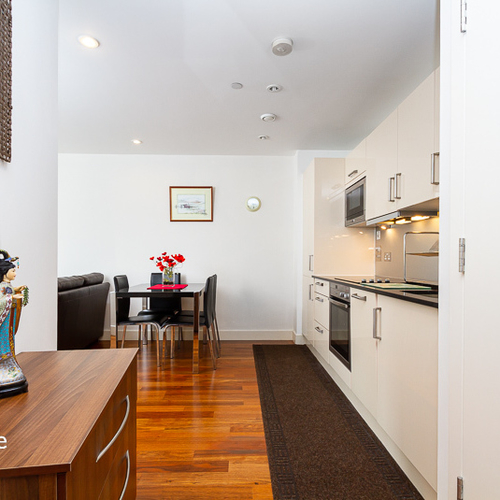 HAYES APARTMENTS CARDIFF CITY CENTRE FURNISHED TWO BEDROOM APARTMENT