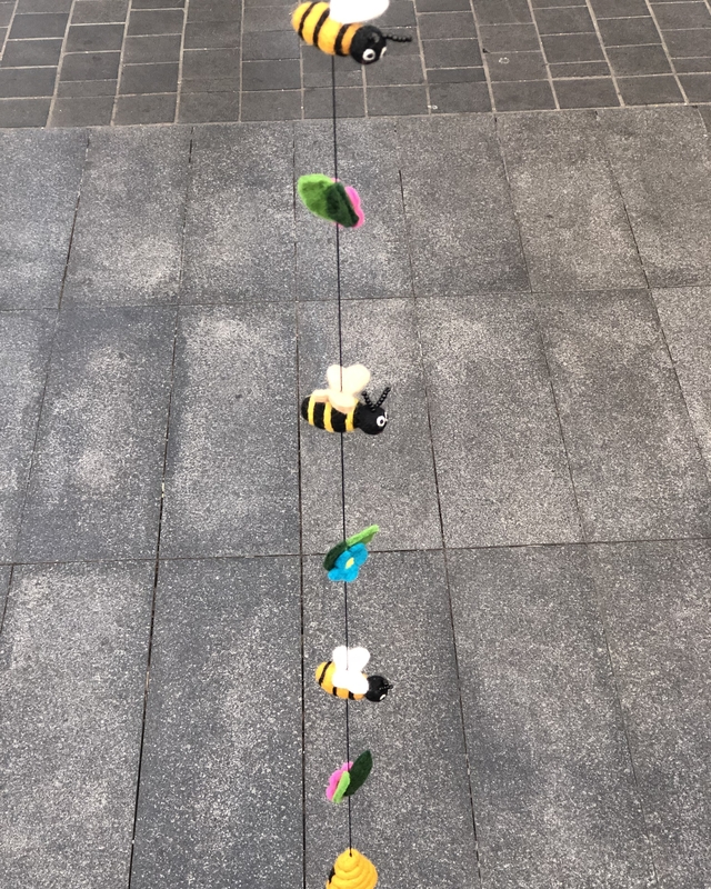Bee garland
